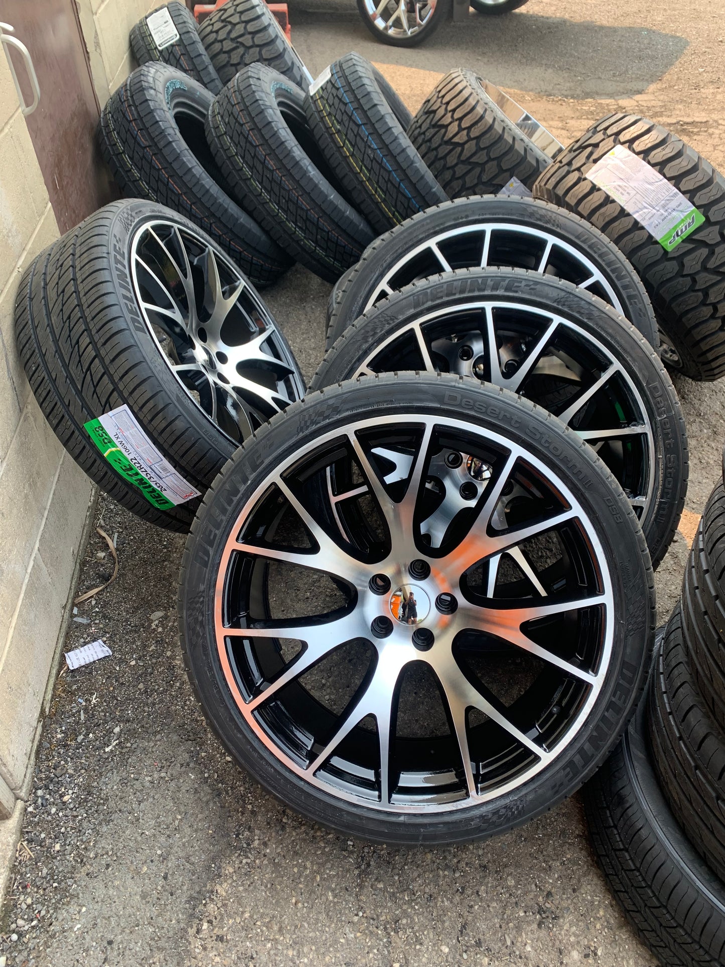 22" Charger/Challenger Hellcat Wheel with Tires 265/35/22