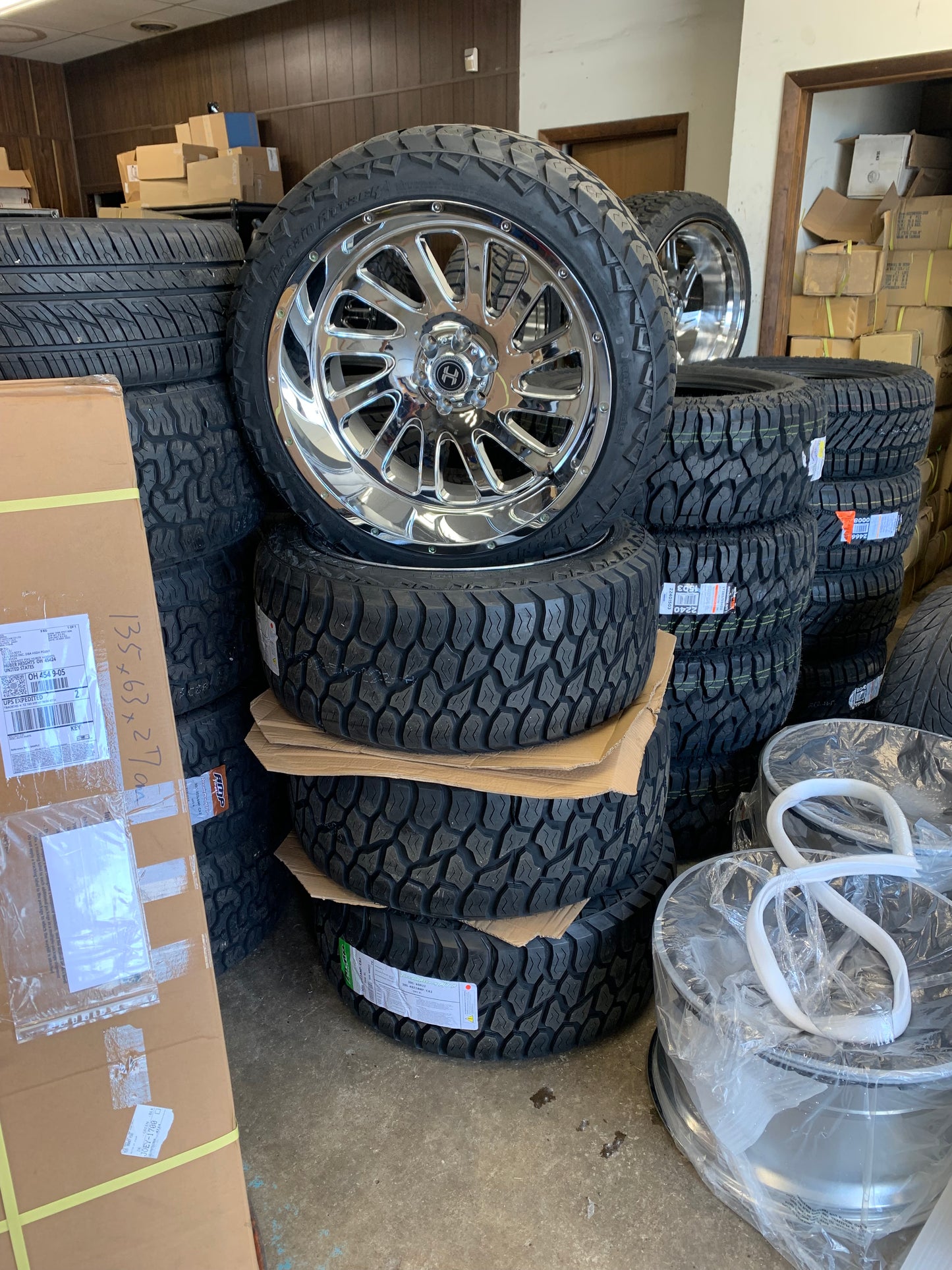 Hardcore Off-road HC15 8x6.5 Chrome 22" With 33/1250/22 AMP All Terrain Tires