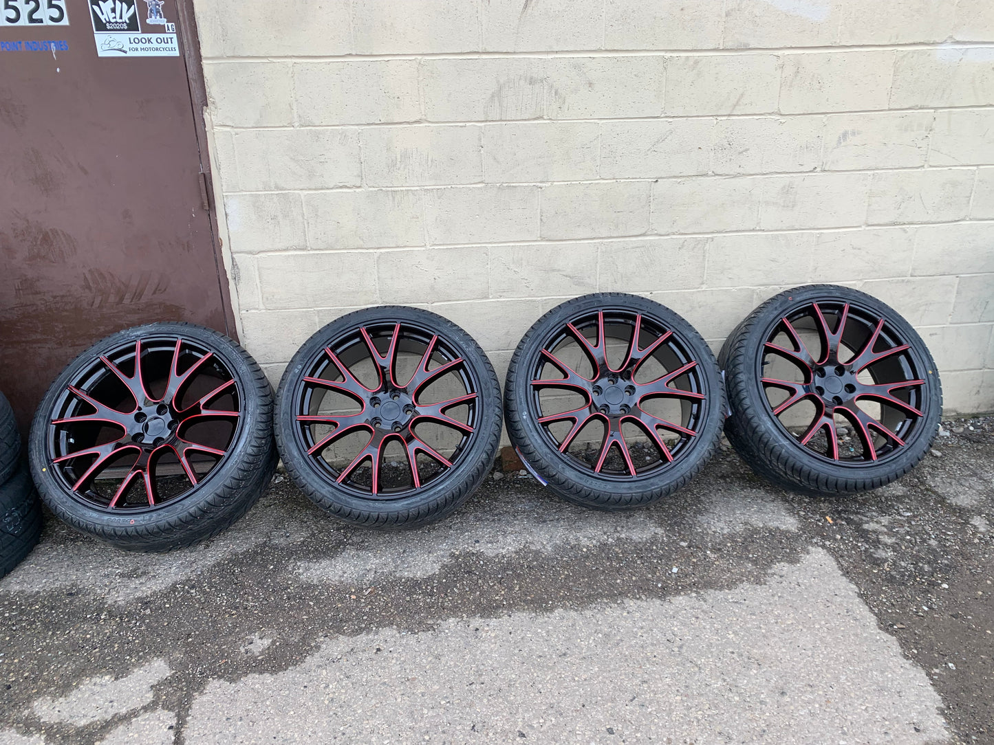 Hellcat Wheels 5x115 Black and Red for Charger/Challenger/Chrysler 300 with 265/35/22 Decenti Tires