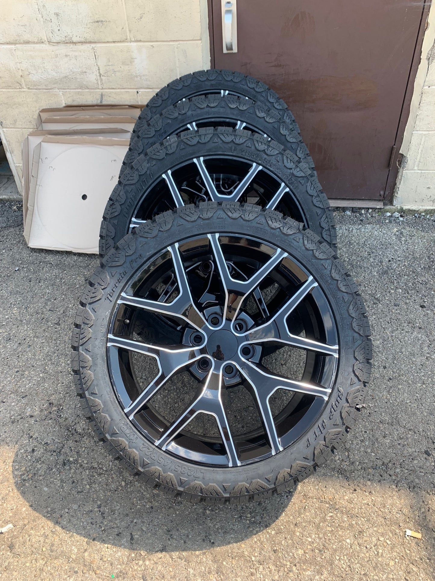 22" Snowflake Chevy 6 Lug with AMP Tires 285/45/22 All Terrain