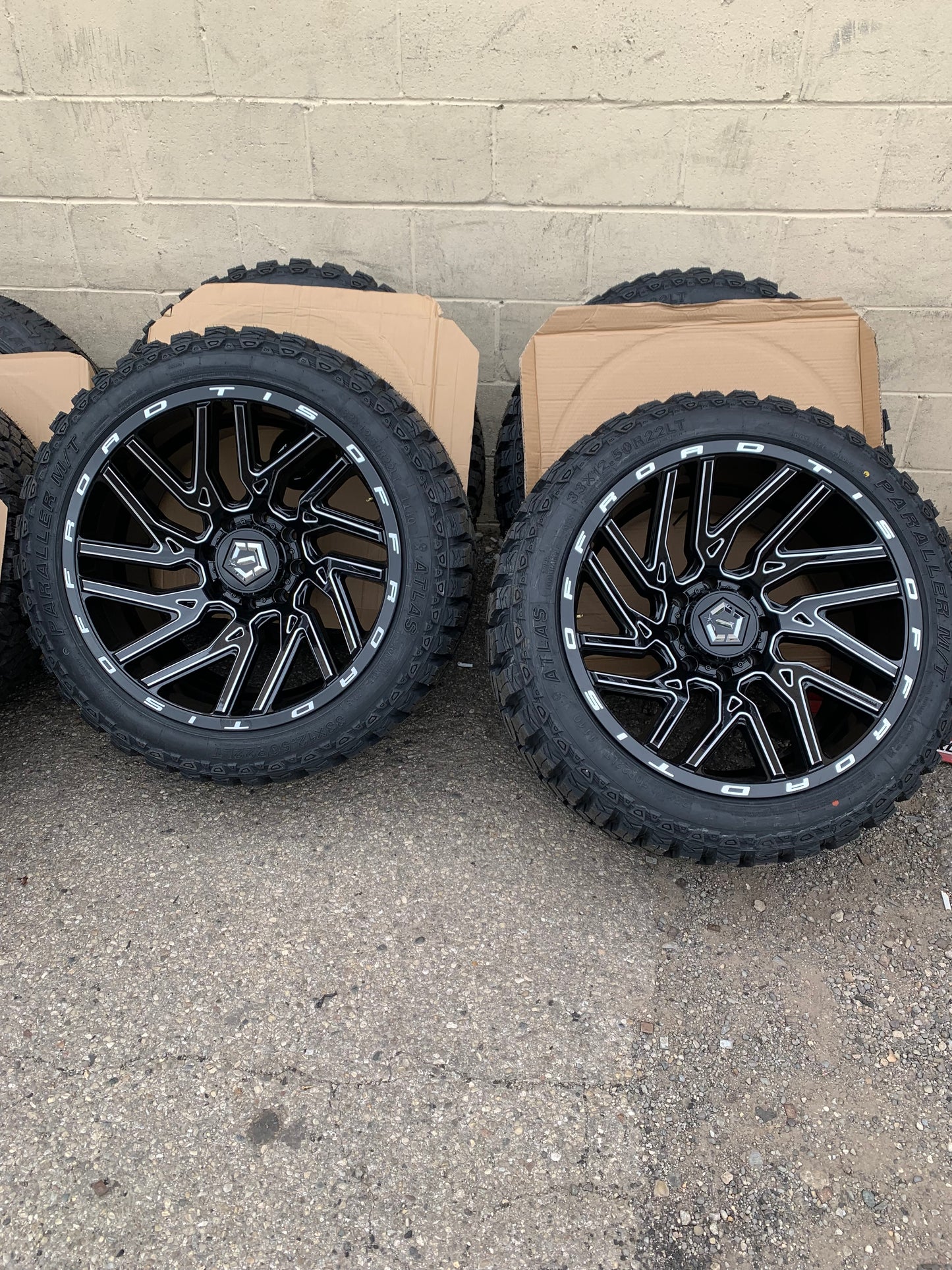 TIS Off-road 8x6.5 Chevy/Dodge 22x12 -44mm Offset with 33/1250/22 MT Tires