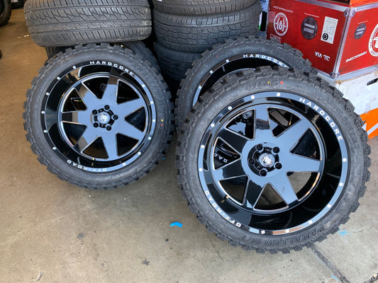 Hardcore Off-road 22x12 -44mm Offset 5x127 with 33/1250/22 Tires