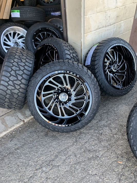 Chevy And Dodge 8x6.5 HC25 22" Black with Tires